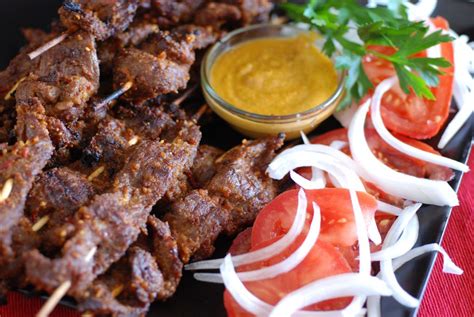  Suya: ¡Un delicioso manjar ahumado que se derrite en la boca!