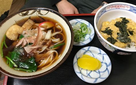  ¡Kishimen: Un festín de fideos planos y un delicioso caldo de soja!