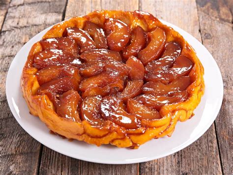  Tarte Tatin: ¡Una explosión de sabores caramelizados y una textura crujiente que te dejará boquiabierto!